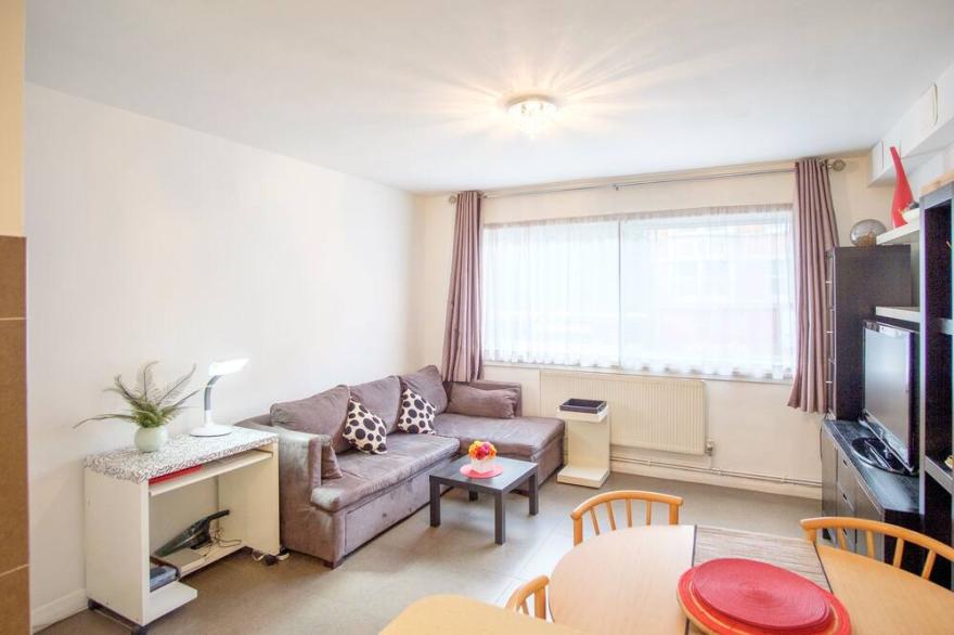 Stylish Quality 1 Double bed Flat - Super Central