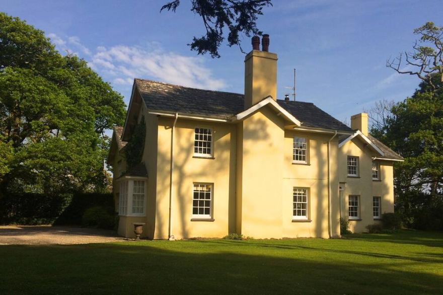 Georgian Residence In Private Grounds On Beautiful Llyn Peninsula Hot tub