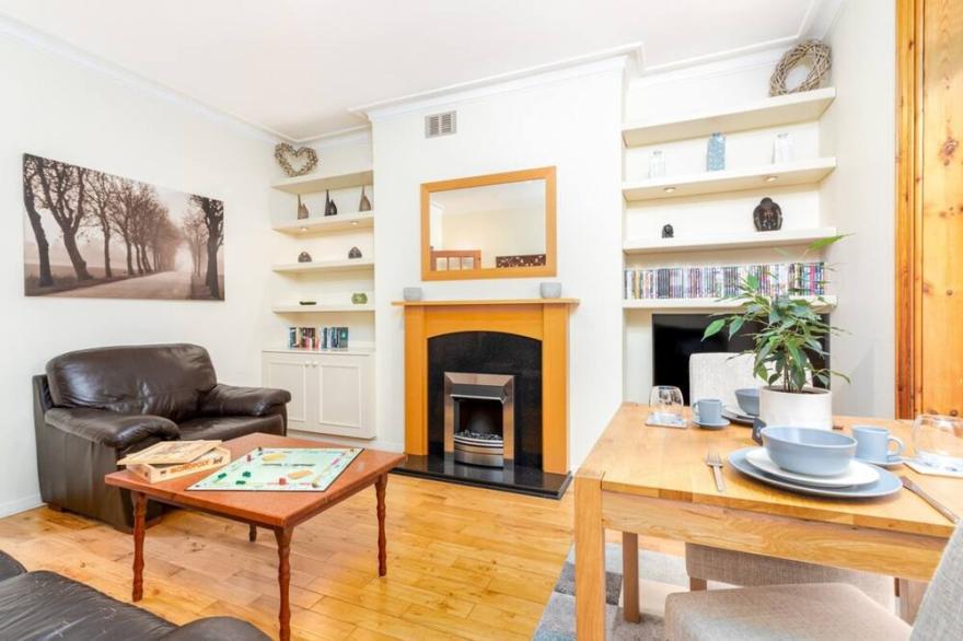 Airy Shepherds Bush Apartment
