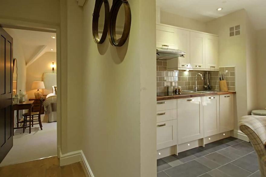 HARLECH APARTMENTS - MATHOLWCH, luxury holiday cottage in Harlech