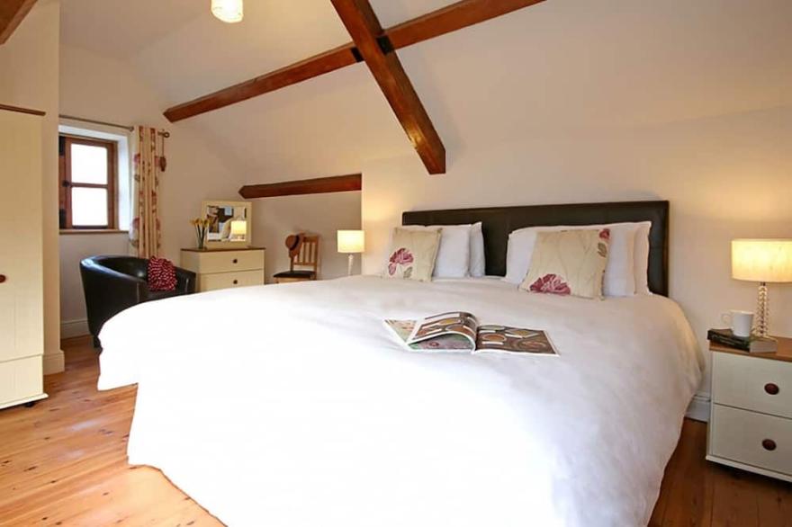 HENDRE, family friendly, character holiday cottage in Pontllyfni