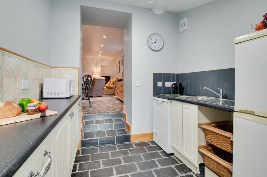 The Dod Barn - One Bedroom House, Sleeps 8