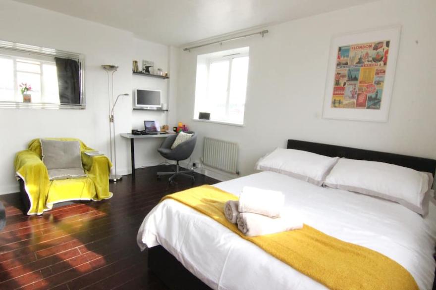 Quiet & Bright Studio In The Heart of Famous Camden Town