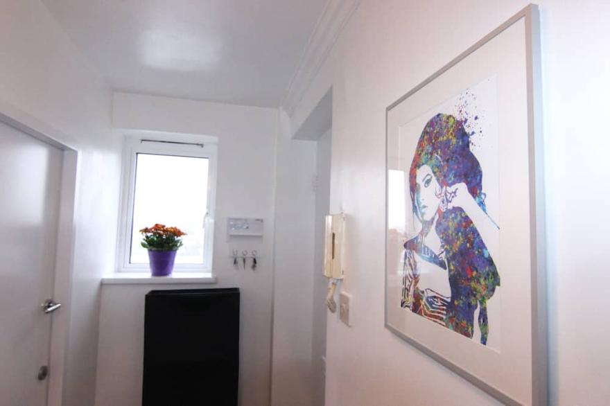 Quiet & Bright Studio In The Heart of Famous Camden Town