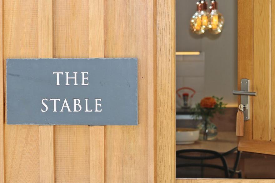 THE STABLE, BOSKENSOE BARNS, pet friendly in Mawnan Smith