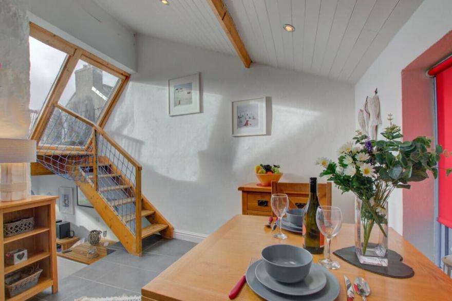 Smuggler's Cottage - One Bedroom House, Sleeps 2
