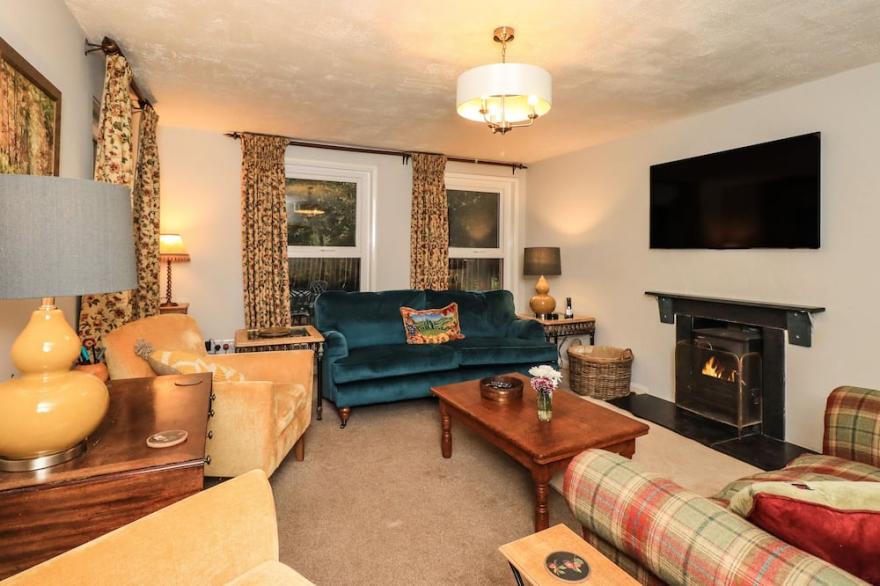 GREYWALLS, family friendly, with open fire in Maulds Meaburn