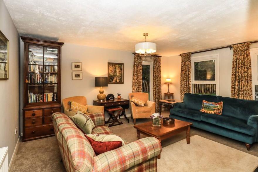 GREYWALLS, family friendly, with open fire in Maulds Meaburn