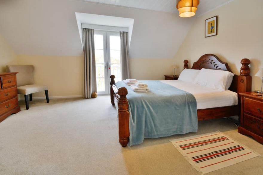 Nyhavn lodge on Isis Lake in the heart of Cotswold Water Park - Pet Friendly