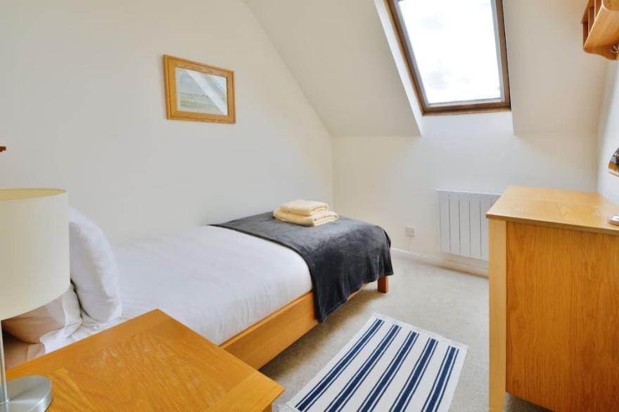 Nyhavn lodge on Isis Lake in the heart of Cotswold Water Park - Pet Friendly