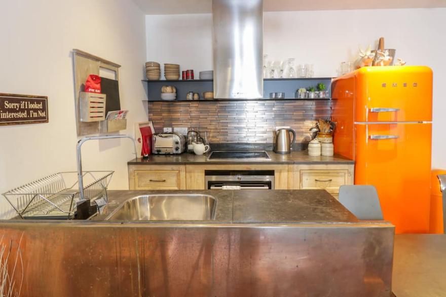 WEE COTTAGE, pet friendly, luxury holiday cottage in Moffat