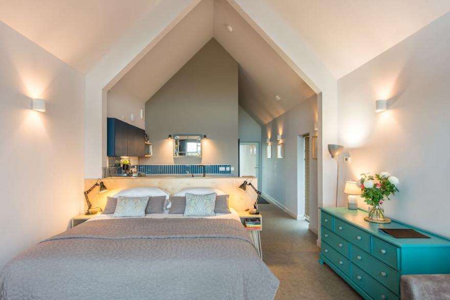 Luxury Studio Lodge with Hot Tub