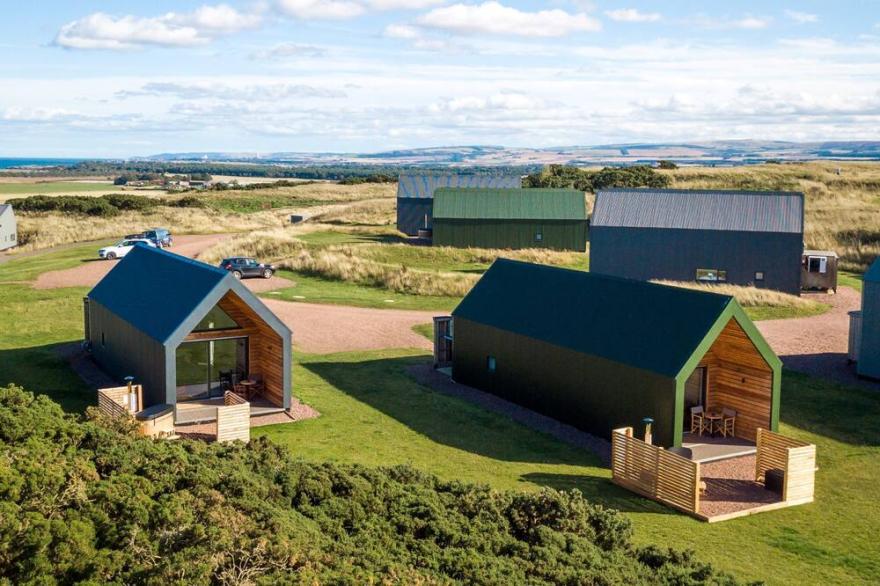 Luxury 3 Bedroom Lodge with Hot Tub