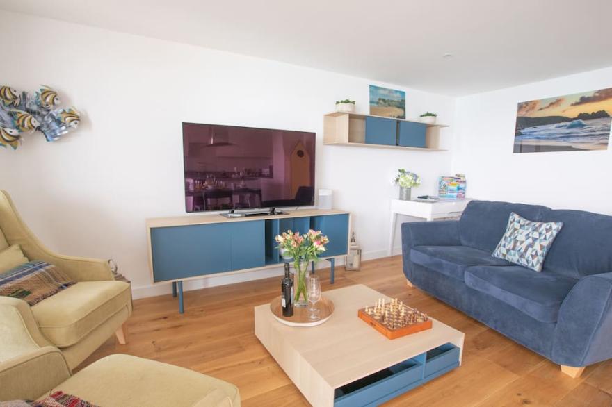 ONSHORE 6 - NEWQUAY TOWAN BEACH VIEW, family friendly in Newquay