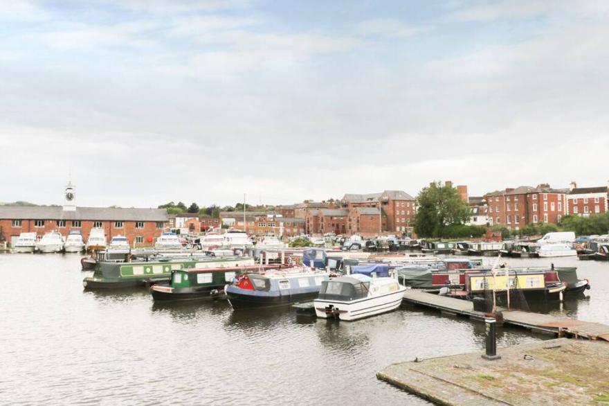 5 WINDERMERE, family friendly, with a garden in Stourport-On-Severn