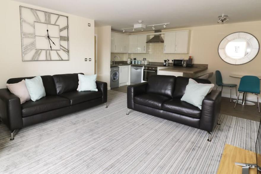 5 WINDERMERE, family friendly, with a garden in Stourport-On-Severn