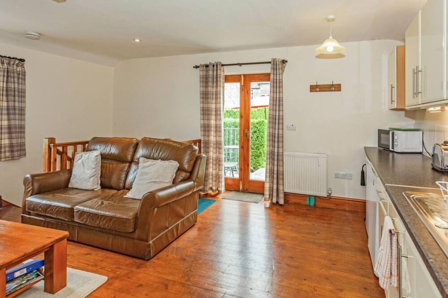 CARN COTTAGE, character holiday cottage in Long Preston
