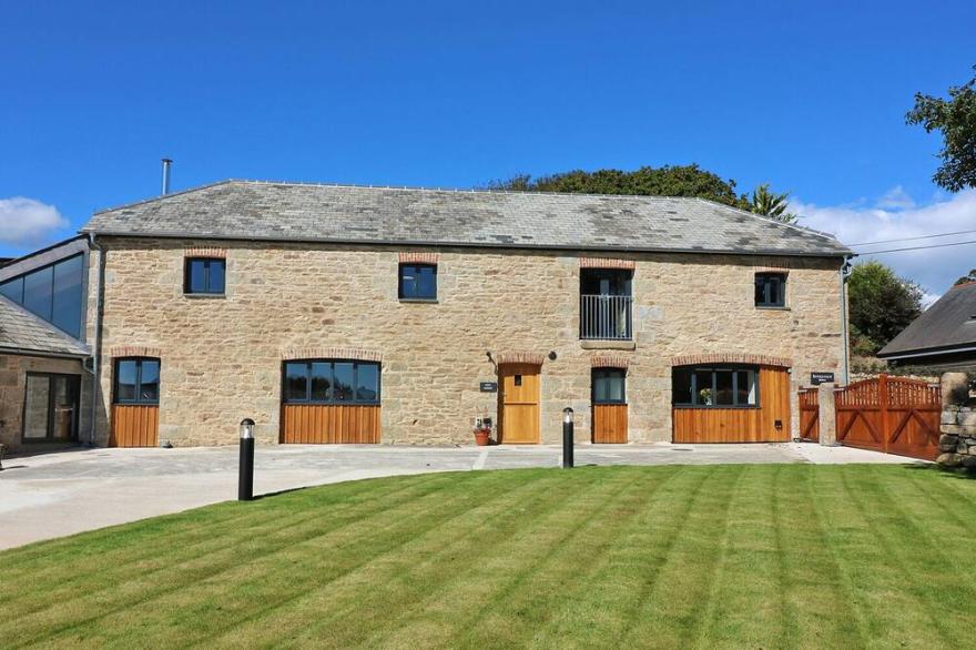 MILL HOUSE, BOSKENSOE BARNS, family friendly in Mawnan Smith
