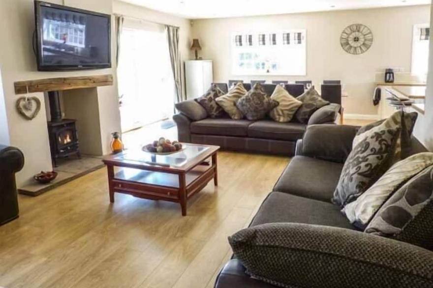 WHITE GABLES, family friendly, with a garden in Great Clifton