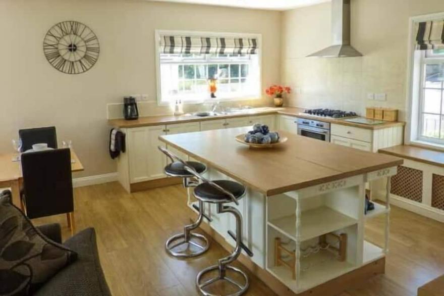 WHITE GABLES, family friendly, with a garden in Great Clifton