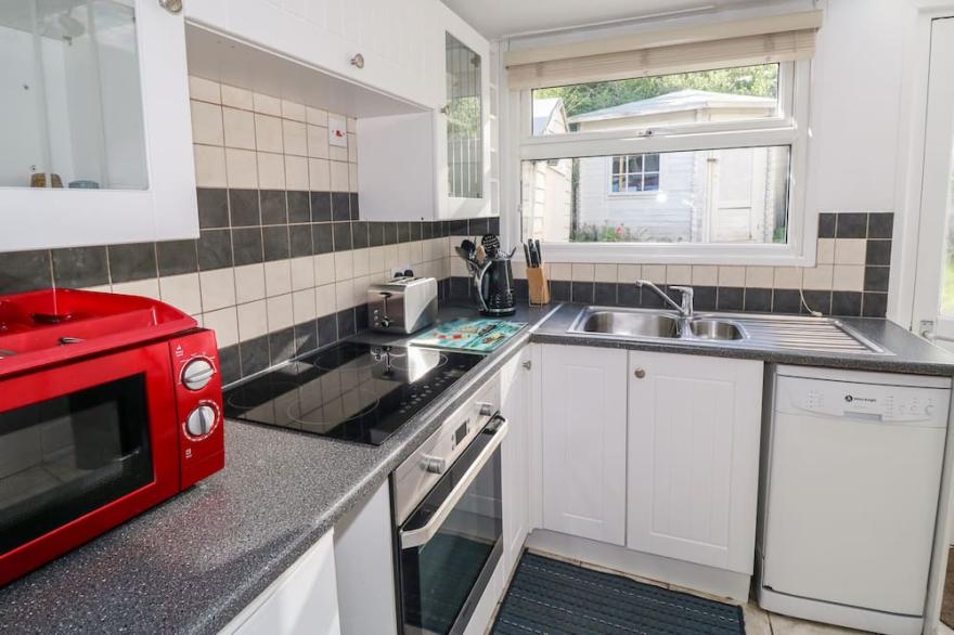 DRIFTWOOD, pet friendly, country holiday cottage in Polzeath