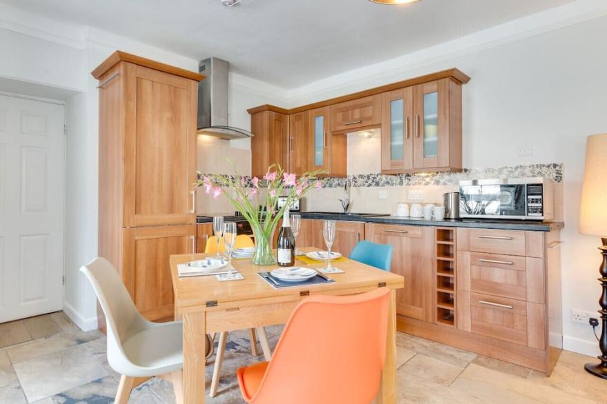 Pebbles, Marazion - Two Bedroom Apartment, Sleeps 4
