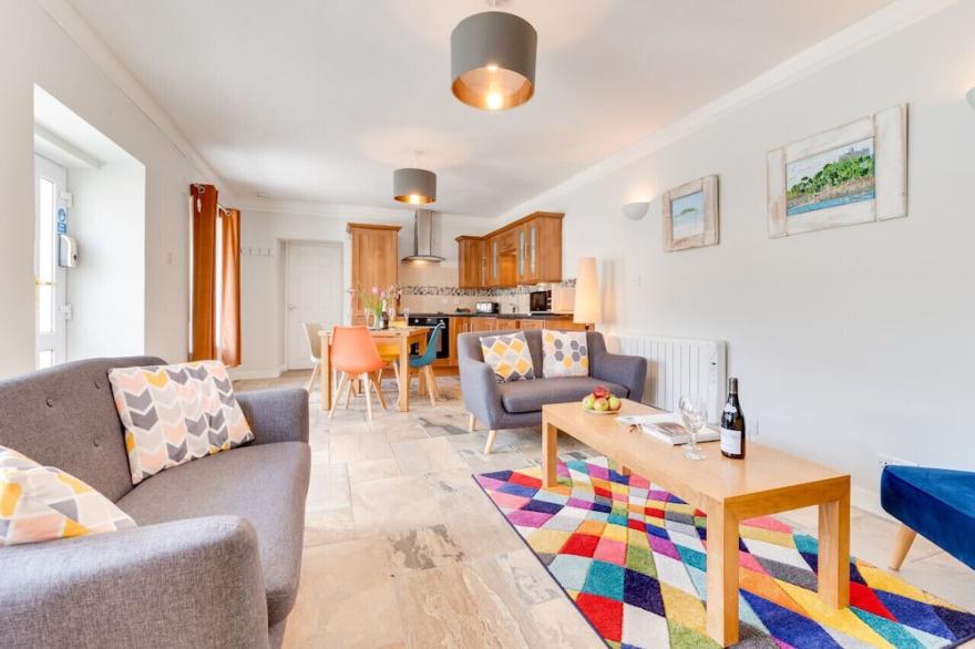 Pebbles, Marazion - Two Bedroom Apartment, Sleeps 4