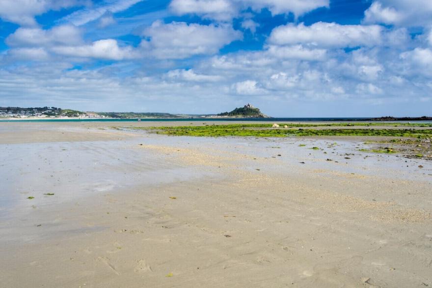 Pebbles, Marazion - Two Bedroom Apartment, Sleeps 4