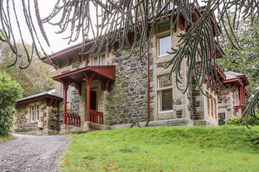 EAST FIRWOOD, pet friendly, with open fire in Rothesay, Isle Of Bute