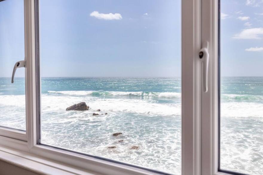 SCYLLA VIEW COTTAGE, pet friendly, with a garden in Whitsand Bay