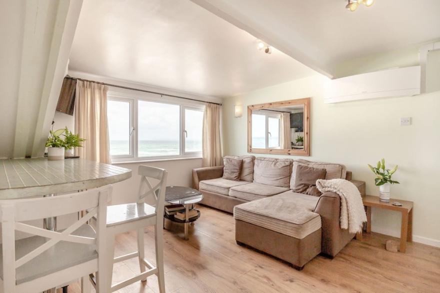 SCYLLA VIEW COTTAGE, pet friendly, with a garden in Whitsand Bay