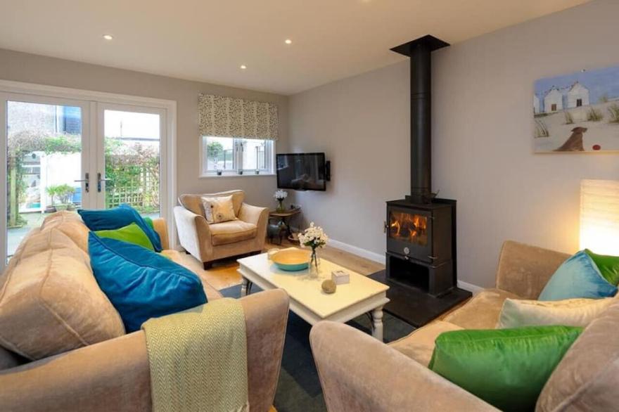 Lluesta Cottage - Four Bedroom House, Sleeps 7