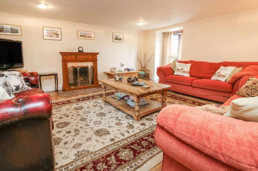 BARLEY MEADOW, pet friendly, character holiday cottage in Okehampton