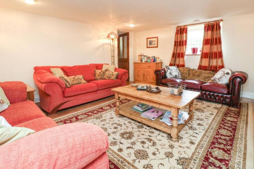 BARLEY MEADOW, pet friendly, character holiday cottage in Okehampton