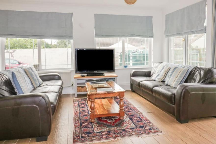 APARTMENT 1, TREARREN, family friendly, with a garden in St Agnes