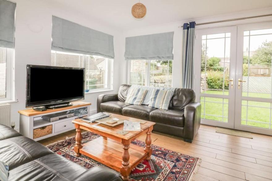 APARTMENT 1, TREARREN, family friendly, with a garden in St Agnes