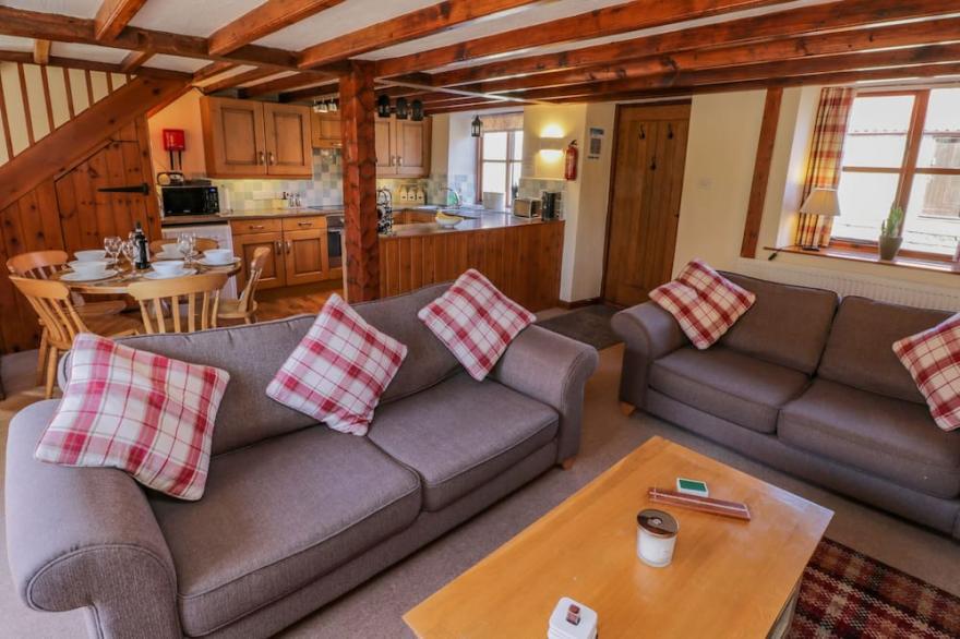 DANBY COTTAGE, family friendly, character holiday cottage in Ruswarp