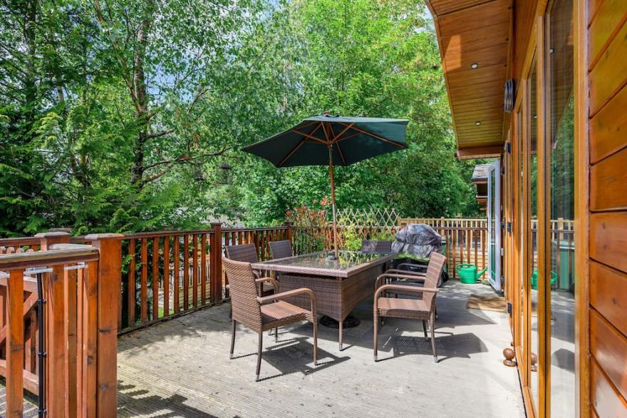 CLAIFE VIEW LODGE, luxury holiday cottage in Troutbeck Bridge
