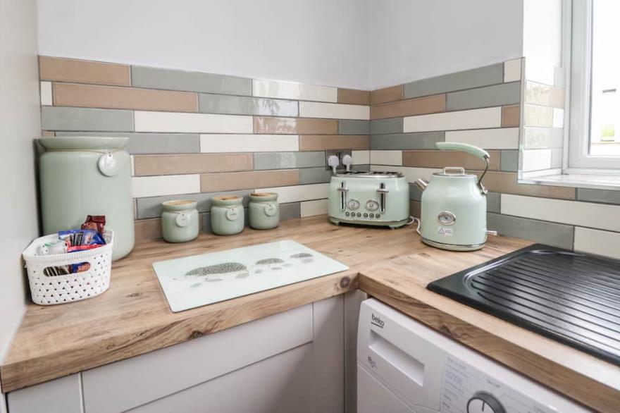 PRIMROSE COTTAGE, family friendly, with hot tub in Aldingham
