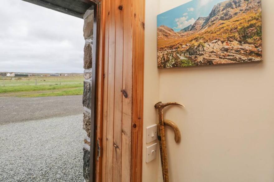 THE BARN, pet friendly, character holiday cottage in Staffin