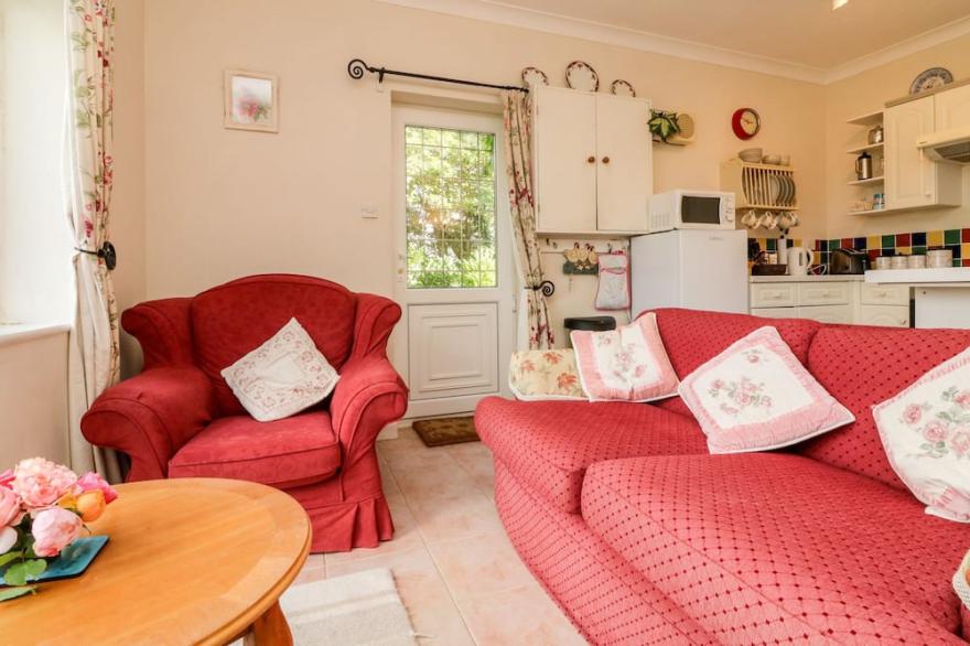 CLAIRE'S COTTAGE, family friendly, with a garden in Kilkhampton