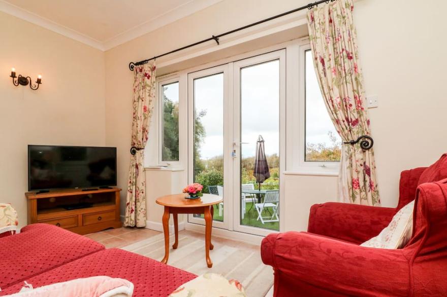 CLAIRE'S COTTAGE, family friendly, with a garden in Kilkhampton