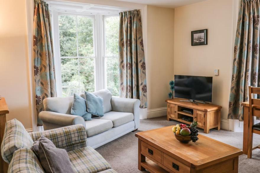 PARK VIEW, family friendly, character holiday cottage in Whitby