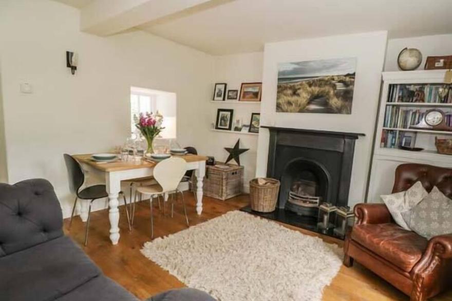 ROSE COTTAGE, pet friendly, with open fire in Ashford-In-The-Water