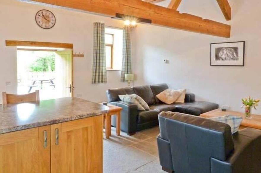 YEW TREE COTTAGE, pet friendly, luxury holiday cottage in Torver