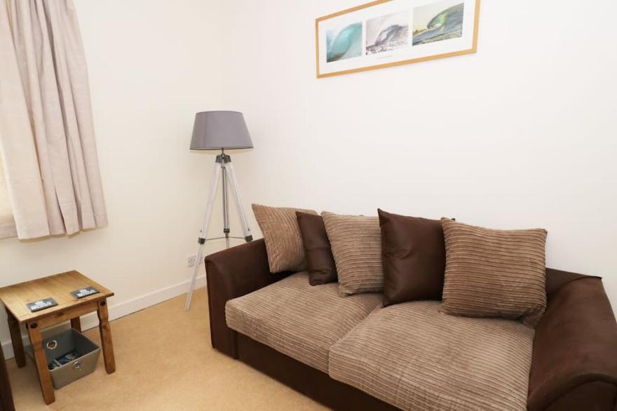 THE COTTAGE AT WYLAN HALL, pet friendly in Beaumaris