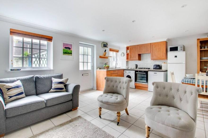 Hideaway Cottage - Three Bedroom House, Sleeps 6