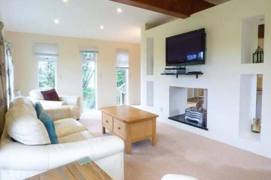 THE LODGE, family friendly, with a garden in Looe
