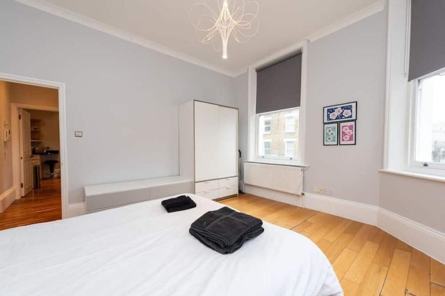 Beautiful London Apartment (QCA)