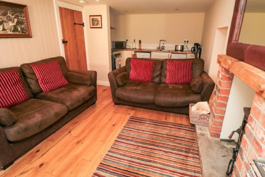 GRIMES NOOK, pet friendly, character holiday cottage in Staithes
